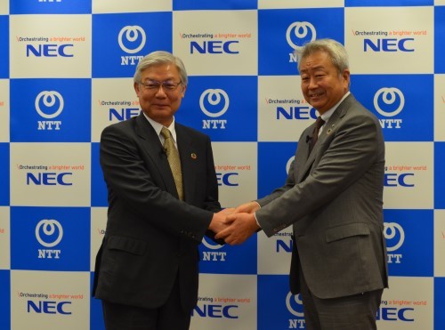 (à esquerda) Takashi Niino, presidente e CEO da NEC Corporation (à direita) Jun Sawada, presidente e CEO da NTT Corporation
